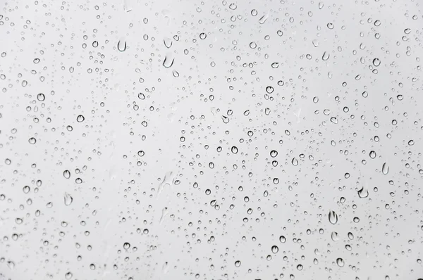 Gotas de agua en la superficie de vidrio — Foto de Stock