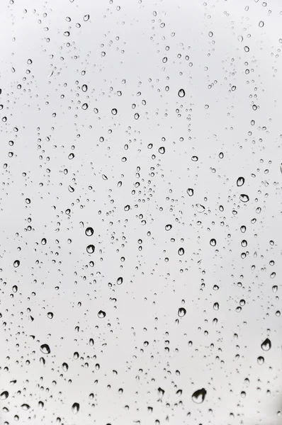 Gotas de agua en la superficie de vidrio — Foto de Stock