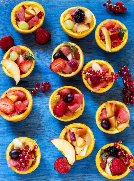 オレンジ色の外皮で明るく新鮮なフルーツの tartes — ストック写真