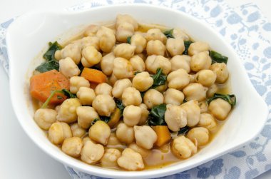 Ispanaklı nohut yahnisi