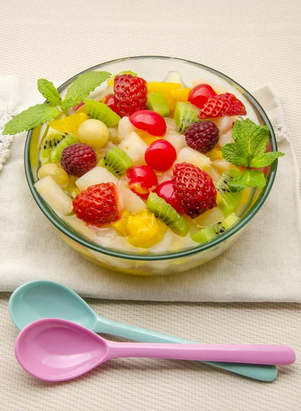 Verse fruitsalade — Stockfoto