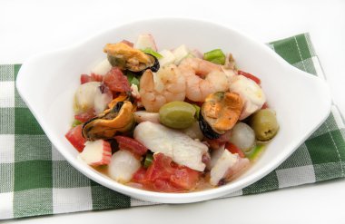 Deniz ürünleri salatası