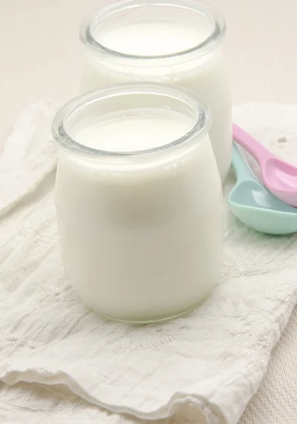 Plain yogurt — Stock Photo, Image