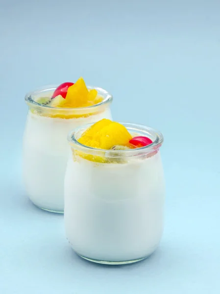 Yogurt with mixed fruits — Stock Photo, Image
