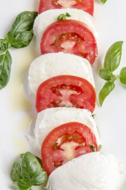 Caprese salatası