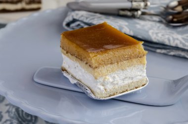 yumurta sarısı kek
