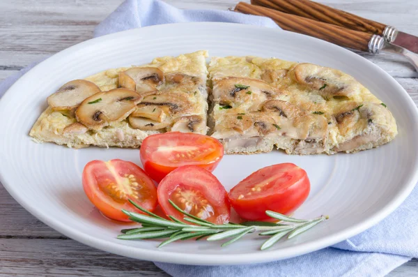Delicious omelet with mushrooms and tomatoes — Stock Photo, Image