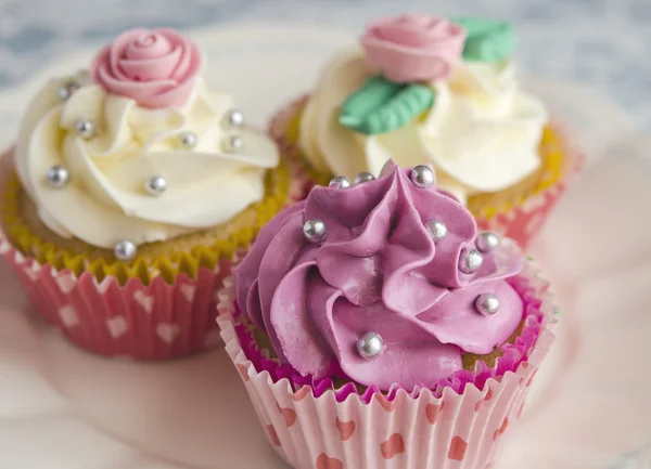 Cupcakes dekorerade färgglada — Stockfoto