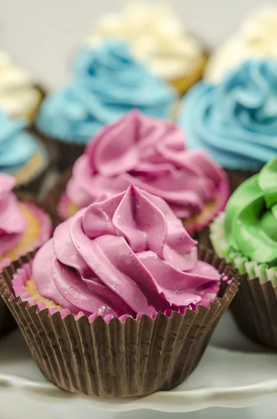 Pasteles decorados con crema de mantequilla — Foto de Stock