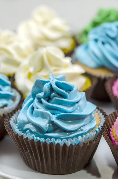 Pasteles decorados con crema de mantequilla — Foto de Stock