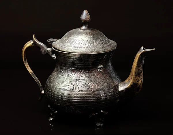 Starożytne srebrny czajnik. — Zdjęcie stockowe