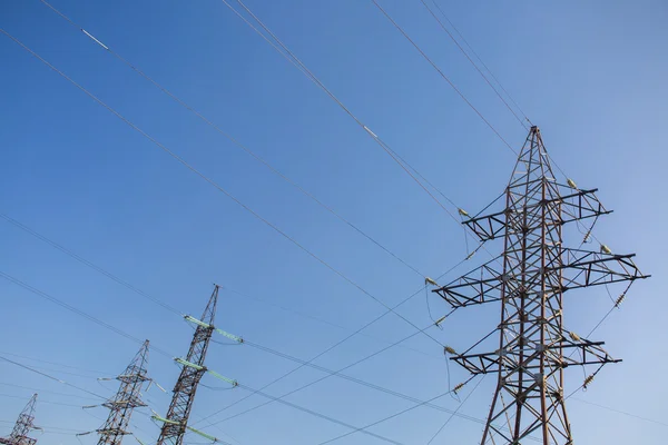 yüksek voltaj güç hatları