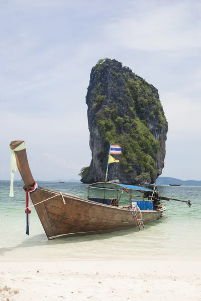 Boot op het strand — Stockfoto