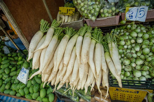 Daikon sul mercato — Foto Stock