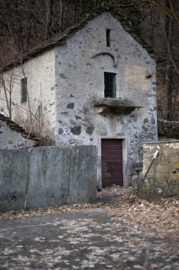 Bilbao, İspanya 'da terk edilmiş bir bina.