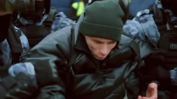 Zadržení političtí stávkující protestují. podporovat Alexeje Navalnyho. Rusko Moskva — Stock video