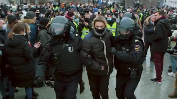 Detención personas huelga política protesta. apoyar a Alexey Navalny. Rusia Moscú — Vídeo de stock