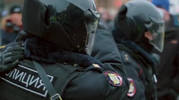 Speciální jednotky zadržely demonstraci. Policie zadržuje protestujícího. Zatčen. — Stock video