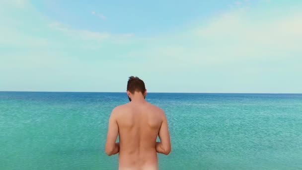 Vacation man nudist beach. Buttocks nude ass. Naked body bum butt sea. Nudism. — Vídeo de stock