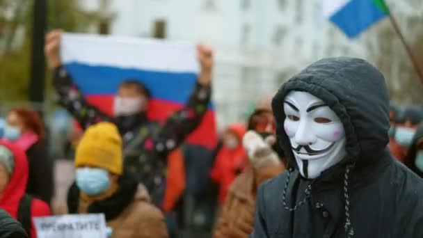 Russian protest in Khabarovsk. Anonymous mask Guy Fawkes activist marches on. — Stock Video