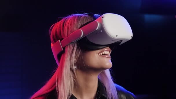 Female gamer person having fun with VR glasses. Rift Quest virtual reality set. — Stock Video