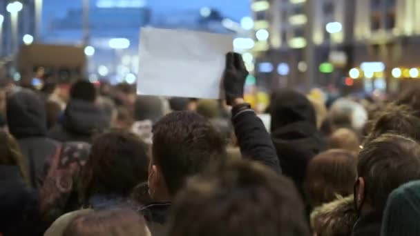 Ellenzéki sztrájk. Tiltakozók transzparens jelszavakkal és plakáttáblákkal. — Stock videók