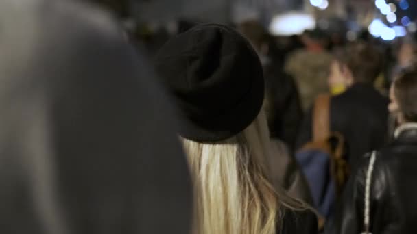 Rock music artist fan walking home after star performance. Fest people crowd. — Stock Video