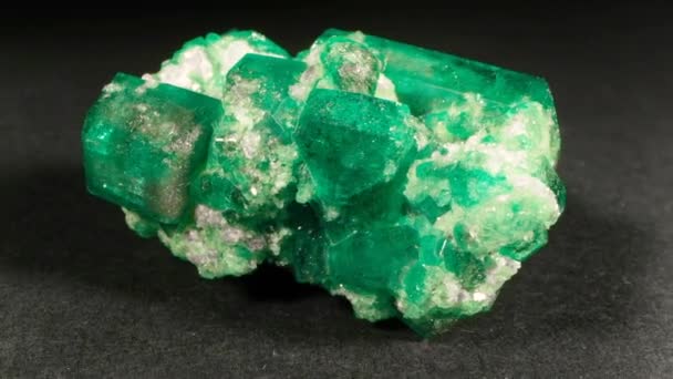 Green color emerald, uncut raw material. Macro filming of rough precious stones. — Stock Video