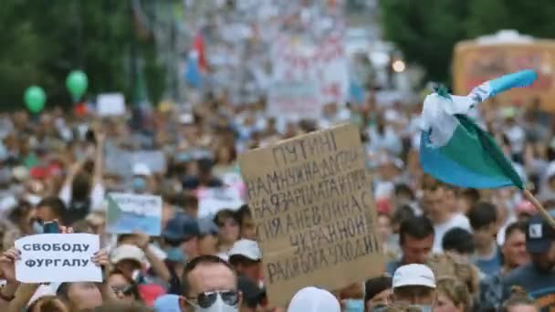 As ruas da cidade lotaram protesto na Rússia. Maciço comício político em Khabarovsk. — Vídeo de Stock