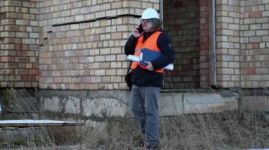 Building yakınındaki smartphone ile bina