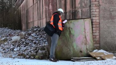 Tablet Pc kullanma Binası yakınındaki mühendisi