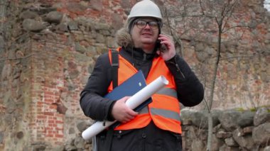 Akıllı telefon eski kalıntılar kullanarak bina müfettişi