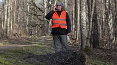 Müfettiş yanan yakın smartphone ile parkta bırakır