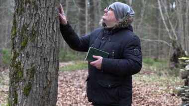 Adam İncil ve tespih ağacı Park yakınındaki