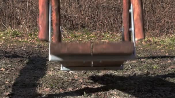 Wooden swing slowly swinging — Stock Video
