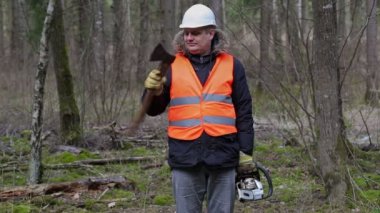 Oduncu seçmek daha iyi ne chainsaw ya da balta 