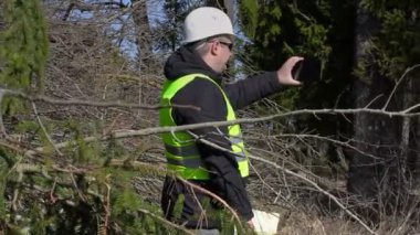Oduncu Tablet Pc dalları yığını, resim çekmek