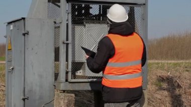 Elektrikçi trafo teknik durumu incelemek