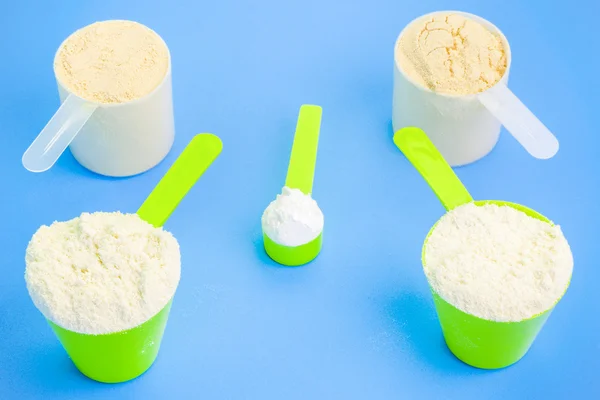 Escovas com proteína de soro de leite puro, creatina e proteína de ervilha — Fotografia de Stock