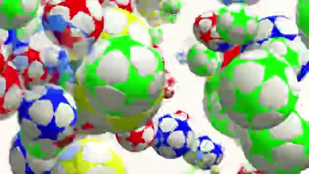 Летающие, вращающиеся футбольные мячи различных цветов — стоковое видео