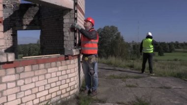 Ruh seviyesine sahip inşaat işçisi