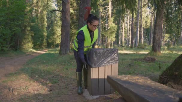 Woman Volunteer Fixing Plastic Bag Trash Bin — Stock Video