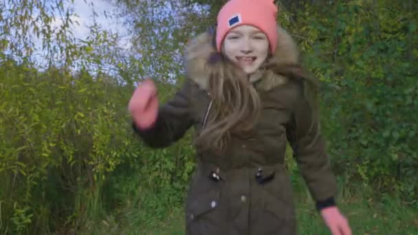 Imádnivaló Boldog Kislány Közelről Ugrál — Stock videók