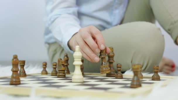 Perempuan Menang Dalam Konsep Chess Success — Stok Video