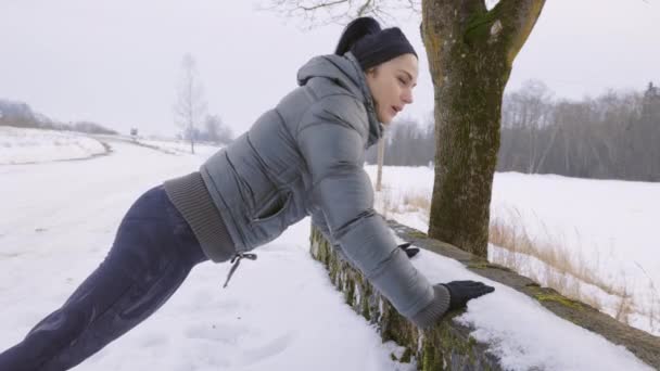 Mujer Jogger Hacer Ejercicios Fitness Aire Libre — Vídeos de Stock