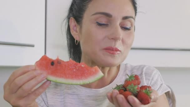 딸기를 — 비디오