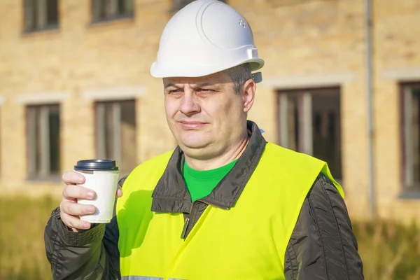 Ingeniero de construcción con café — Foto de Stock