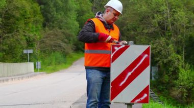 Alt anahtar köprüde yol işaret tamiri ile