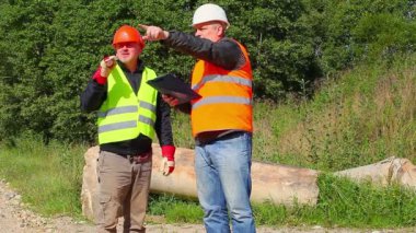 İnşaat mühendisi çalışan için atanan çalışmayı açıklar