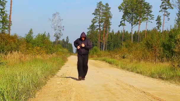 Túlsúlyos férfi szünetet futás — Stock videók